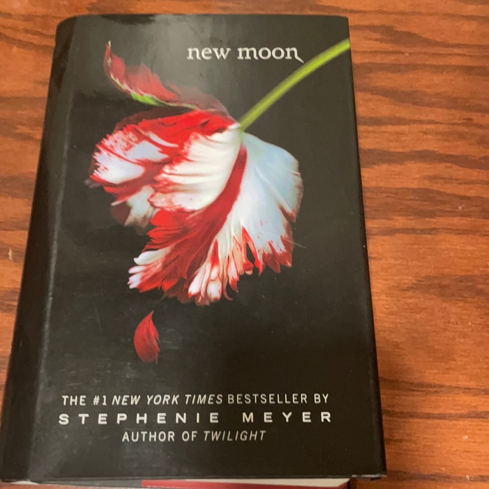New Moon by Stephanie Meyer